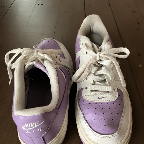 White and Purple Nike Air Force Sneaker 4.5 Youth - Picture 3 of 4